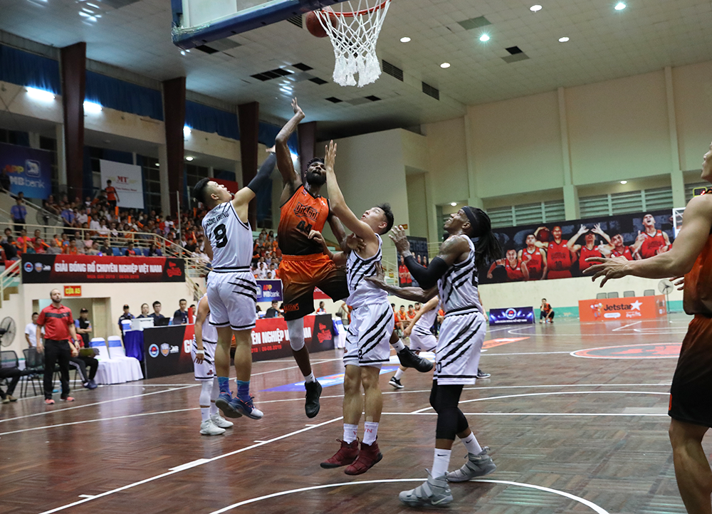 Lội ngược dòng một cách khó tin, Danang Dragons có chiến thắng thứ 3 Lội ngược dòng một cách khó tin, Danang Dragons có chiến thắng thứ 3